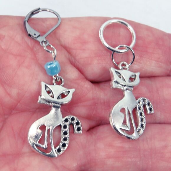 Cat Stitch Markers for Knitting or Crochet Silver Toned Kitty Knitting Tools - Picture 5 of 7